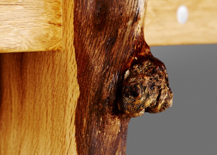 Close up shot of the natural waney edge of the Oak dining table 